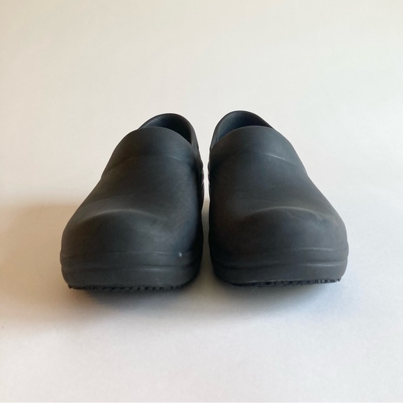 Crocs Comfort Black Rubber Clogs size 7 - Picture 15 of 16